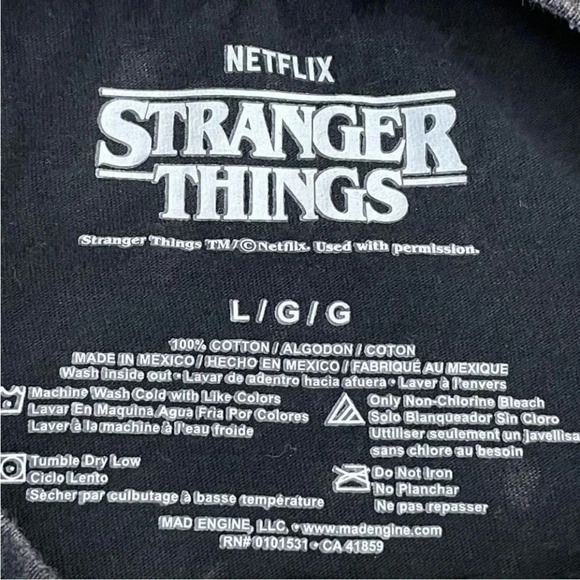 Stranger Things Netflix Black  Graphic Short Sleeves Cropped T-Shirt SZ L #1068 - Picture 9 of 12
